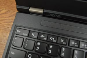 Giá bản lề laptop hiện nay là bao nhiêu tiền?