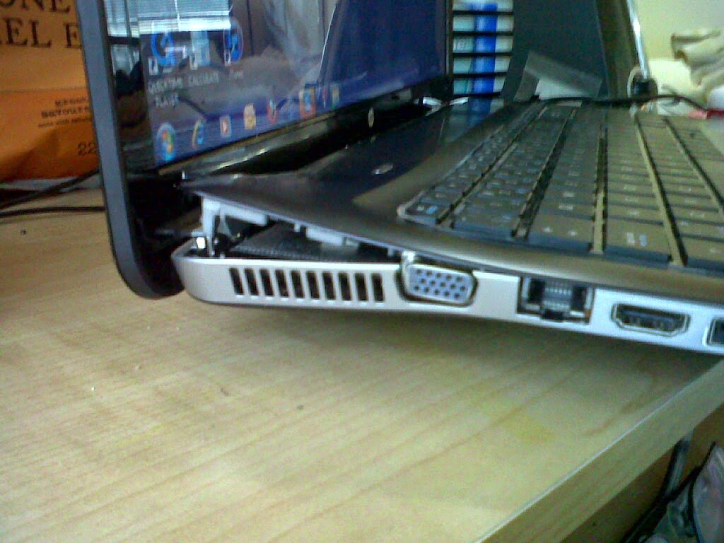Nguyên nhân và cách sửa chữa bản lề laptop bị lỏng